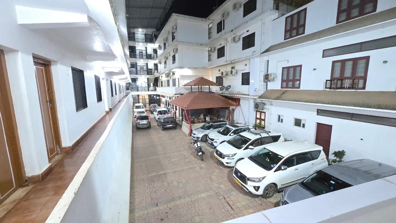 Yamuna Vihar Tourist Home exterior and parking area